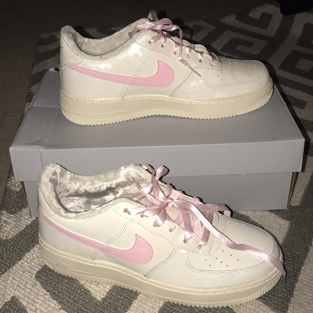 SIZE YOUTH 6.5 (Fits like Woman’s 8) Air Force 1s